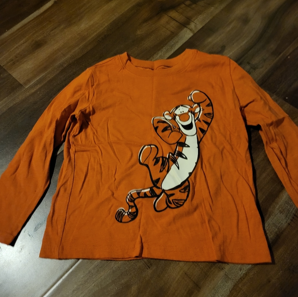 5t long sleeved shirt